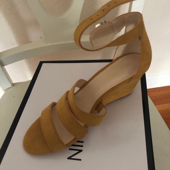 NWT yellow Nine West sandals - Picture 2 of 5